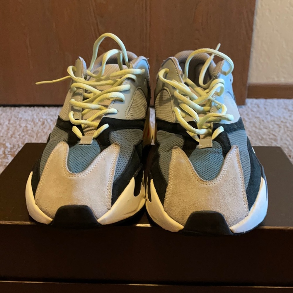 🔥🔥Pair of USED” Yeezy 100% Real Authentic⭐️⭐️